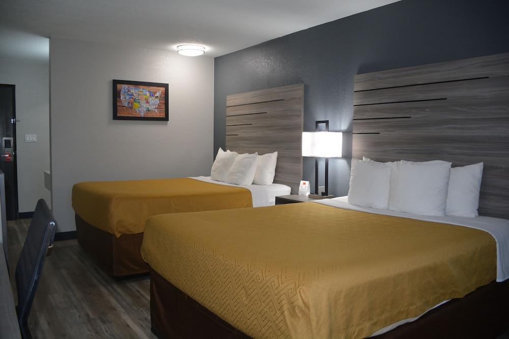 Econo Lodge Inn&Suites Des Moines - Merle Hay Rd Exterior foto