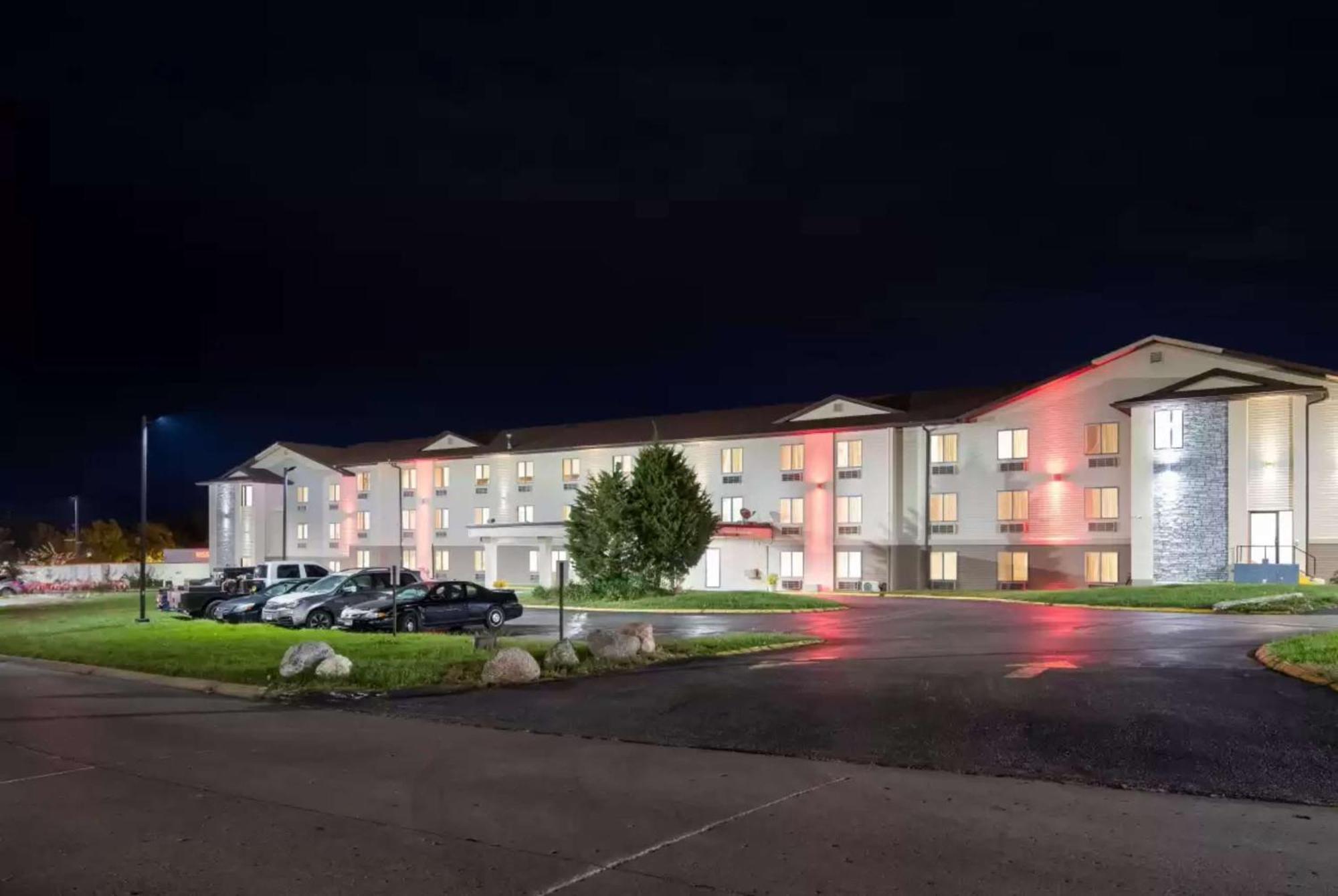 Econo Lodge Inn&Suites Des Moines - Merle Hay Rd Exterior foto