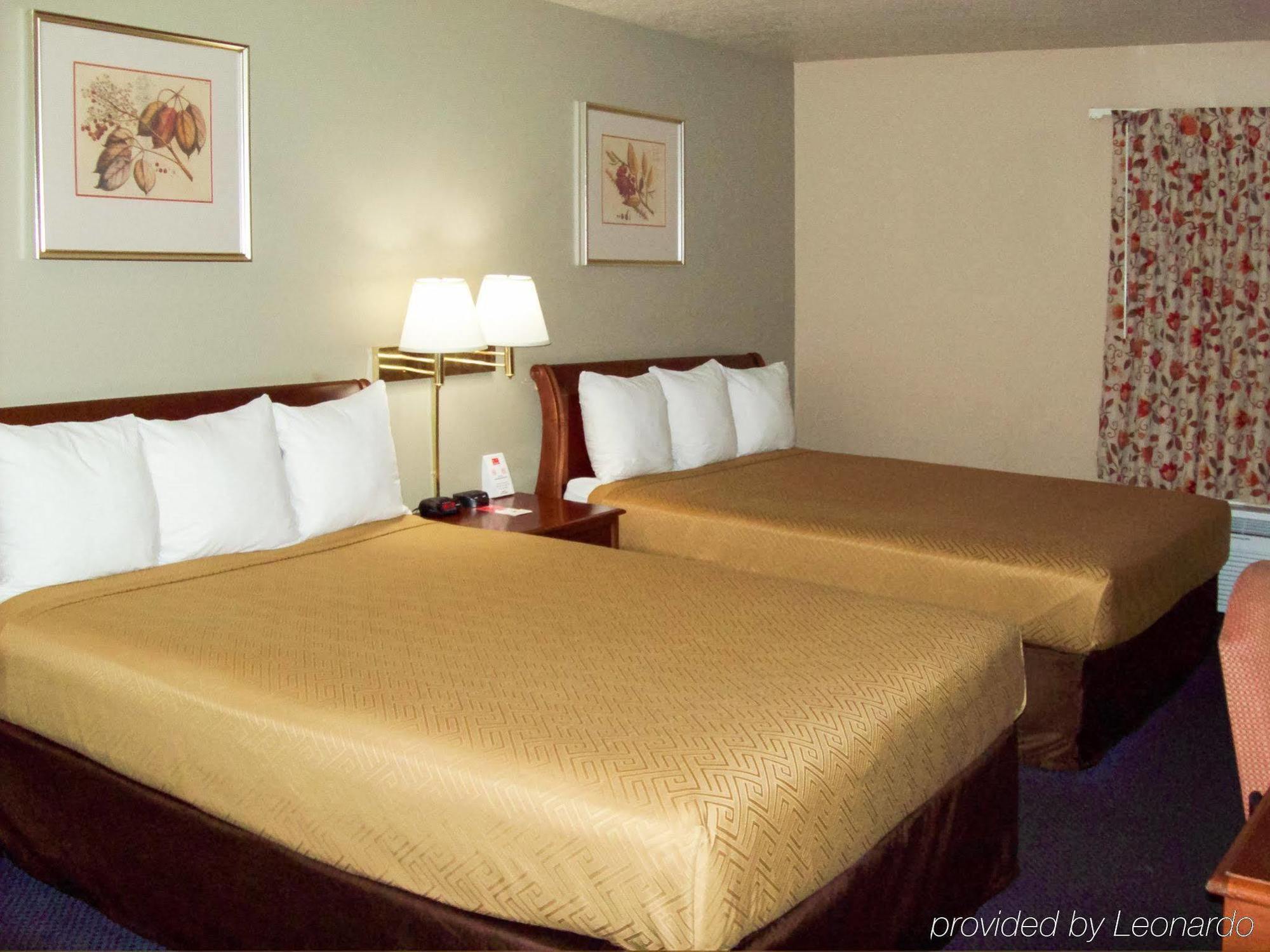 Econo Lodge Inn&Suites Des Moines - Merle Hay Rd Exterior foto